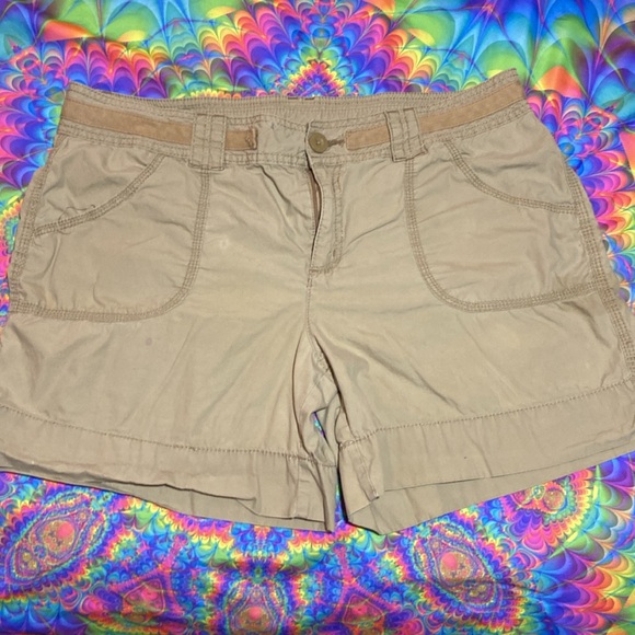 Women’s 14 FADED GLORY khaki shorts inseam 6” measurement laying flat is 19” - Picture 3 of 10